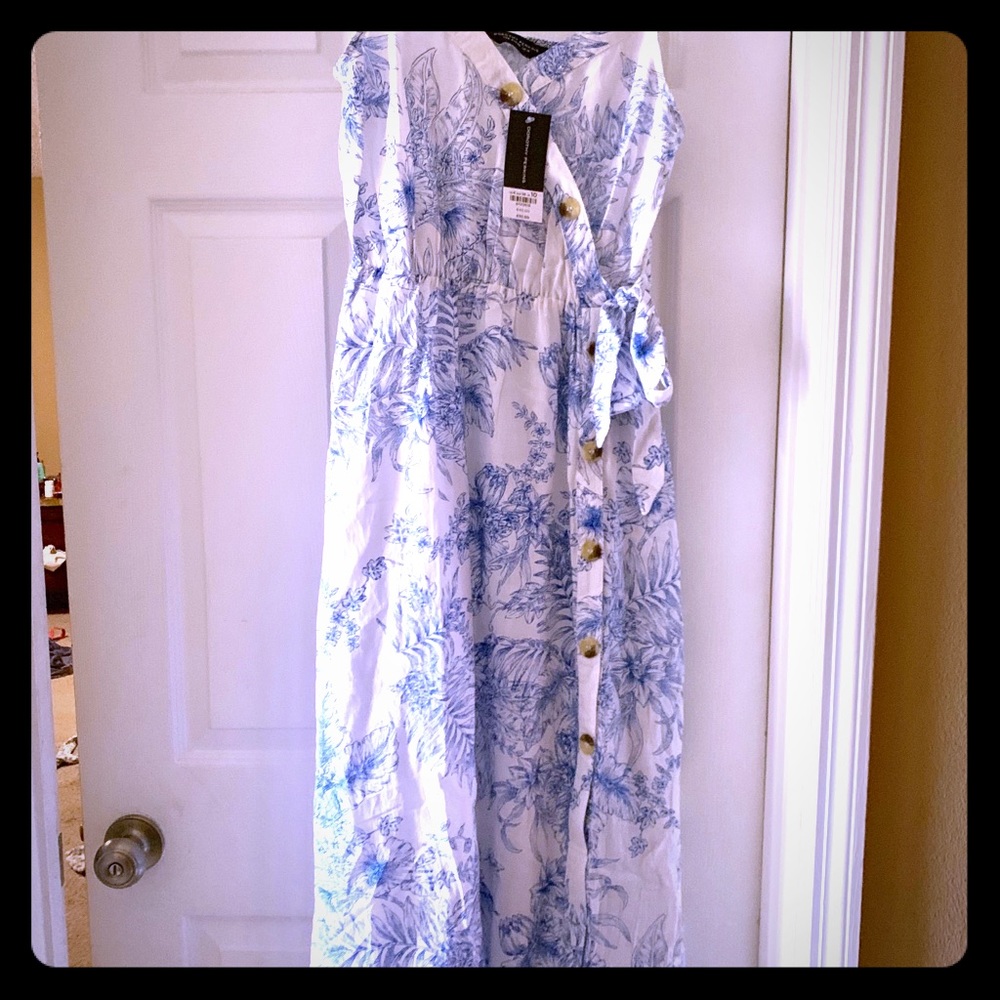 Linen midi dress, us size 6, I’m size 10.  NWT